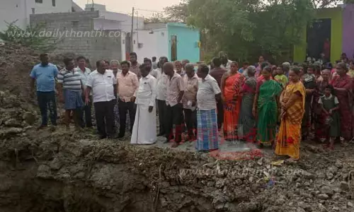 செல்போன் கோபுரம் அமைக்க பொதுமக்கள் எதிர்ப்பு