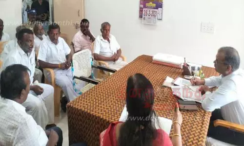 பெரியகுளத்தை மராமத்து செய்யக்கோரி விவசாயிகள் போராட்டம் அறிவிப்பு-உதவி கலெக்டர் பேச்சுவார்த்தை பெரியகுளத்தை மராமத்து செய்யக்கோரி விவசாயிகள் போராட்டம் அறிவிப்பு-உதவி கலெக்டர் பேச்சுவார்த்தை