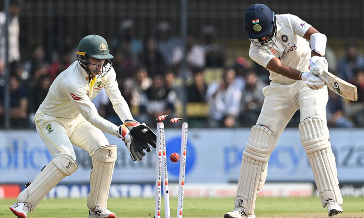 ஆஸ்திரேலியாவின் சுழலில் சுருண்ட இந்தியா - 109 ரன்களுக்கு ஆல் அவுட்