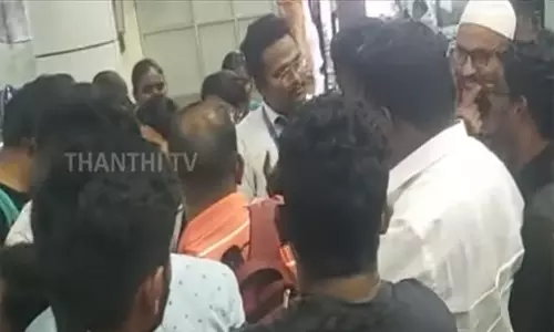 திருச்சி விமான நிலையத்தில் 12 மணி நேரமாக காத்திருந்த பயணிகள்... வாக்குவாதத்தில் ஈடுபட்டதால் பரபரப்பு