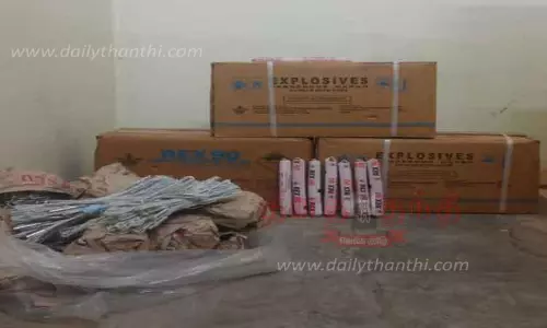 குவியல், குவியலாக வெடிபொருட்கள் பறிமுதல் குவியல், குவியலாக வெடிபொருட்கள் பறிமுதல்