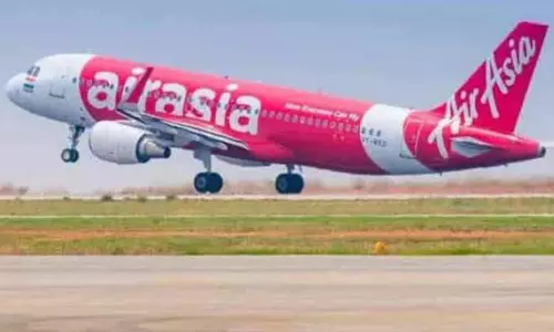 மலேசிய விமான சக்கரத்தில் பறவை மோதியதால் பரபரப்பு மலேசிய விமான சக்கரத்தில் பறவை மோதியதால் பரபரப்பு