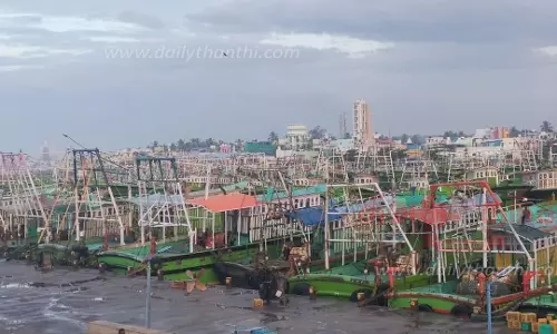 பாதியில் கரை திரும்பிய குளச்சல் விசைப்படகு மீனவர்கள் பாதியில் கரை திரும்பிய குளச்சல் விசைப்படகு மீனவர்கள்