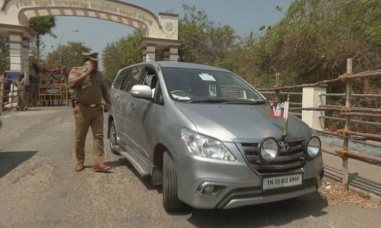 ஈரோடு இடைத்தேர்தல்: வாக்கு எண்ணிக்கை மையத்தில் இருந்து அதிமுக வேட்பாளர் தென்னரசு வெளியேறினார்..!