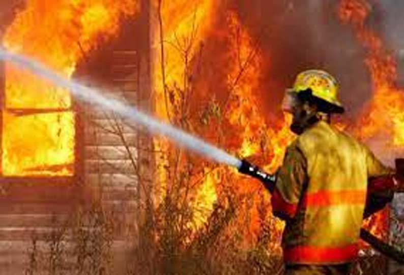 தார்வாரில் வீடு உள்பட 2 இடங்களில் தீ விபத்து