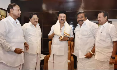 ஈரோடு இடைத்தேர்தல்: காங்கிரஸ் வேட்பாளர் முன்னிலை - முதல்-அமைச்சரை சந்தித்து வாழ்த்து தெரிவித்த அமைச்சர்கள்..! ஈரோடு இடைத்தேர்தல்: காங்கிரஸ் வேட்பாளர் முன்னிலை - முதல்-அமைச்சரை சந்தித்து வாழ்த்து தெரிவித்த அமைச்சர்கள்..!