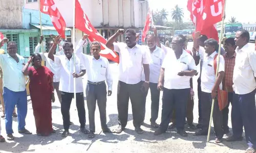 கடலூர் அரசு பணிமனை முன்பு சிஐடியு தொழிற்சங்கத்தினர் ஆர்ப்பாட்டம்