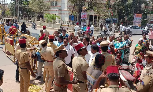 சப்-கலெக்டர் அலுவலகத்தை பொதுமக்கள் முற்றுகை