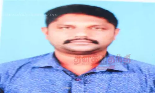 கார் டிரைவர் உடலை குடும்பத்தினரிடம் ஒப்படைக்க கோரிக்கை