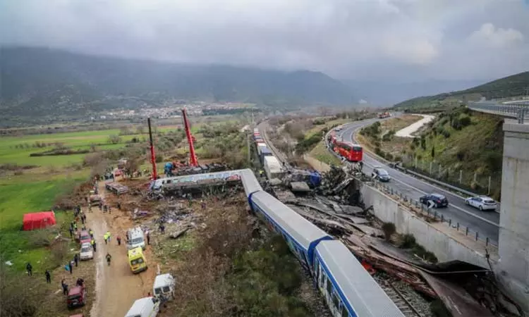 கிரீஸ் நாட்டில் 2 ரயில்கள் நேருக்கு நேர் மோதி விபத்துக்குள்ளான சம்பவம் - பலி எண்ணிக்கை 57 ஆக உயர்வு கிரீஸ் நாட்டில் 2 ரயில்கள் நேருக்கு நேர் மோதி விபத்துக்குள்ளான சம்பவம் - பலி எண்ணிக்கை 57 ஆக உயர்வு