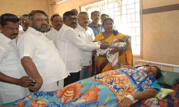 செங்கோட்டை அரசு ஆஸ்பத்திரியில் பிறந்த குழந்தைக்கு தங்க மோதிரம்