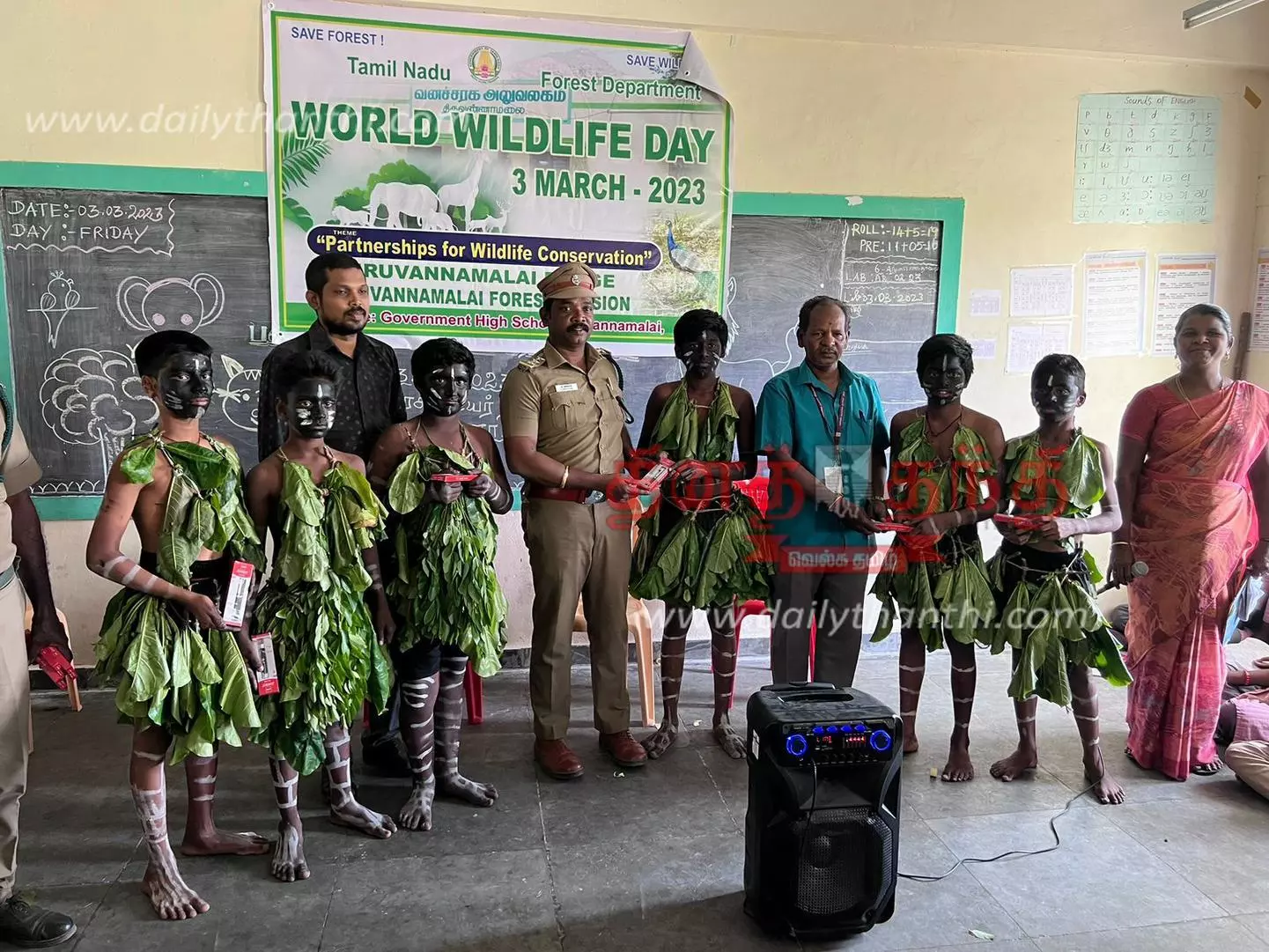 அரசு பள்ளியில் வன உயிரின தினம் குறித்த விழிப்புணர்வு கலை நிகழ்ச்சி