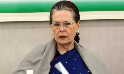 சோனியா காந்திக்கு திடீர் உடல்நலக்குறைவு... மருத்துவமனையில் அனுமதி...!