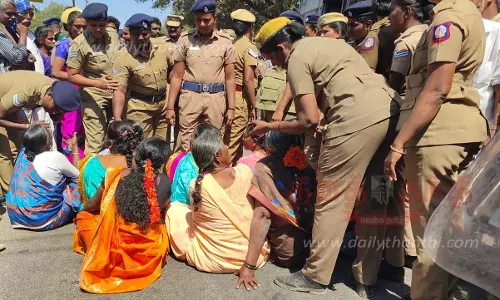 விவசாயிகள் சாலை மறியல் போராட்டம்