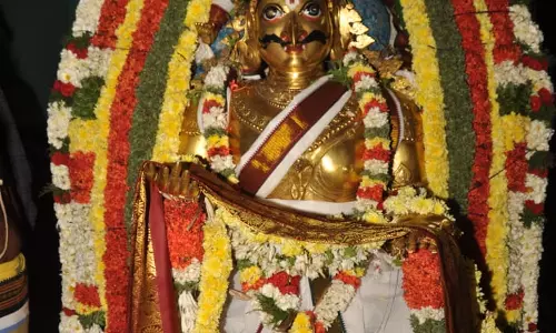 திருக்கண்ணபுரம் சவுரிராஜப்பெருமாள் கோவிலில் தங்க கருட சேவை