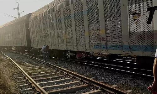 சரக்கு ரெயில் தடம் புரண்டது