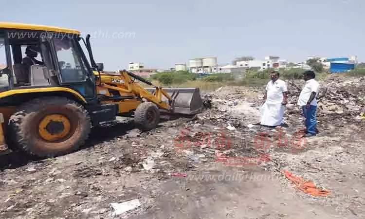 குவிந்து இருந்த குப்பைகள் அகற்றம் குவிந்து இருந்த குப்பைகள் அகற்றம்