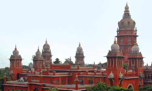 இரு நீதிபதிகள் கொண்ட டிவிசன் பெஞ்சு தீர்ப்பை மறைமுகமாக தனி நீதிபதி ரத்து செய்ய முடியாது - ஐகோர்ட்டு உத்தரவு இரு நீதிபதிகள் கொண்ட டிவிசன் பெஞ்சு தீர்ப்பை மறைமுகமாக தனி நீதிபதி ரத்து செய்ய முடியாது - ஐகோர்ட்டு உத்தரவு