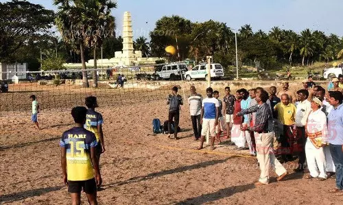 கல்லூரி மாணவர்களுக்கான பீச் வாலிபால் இறுதி போட்டி