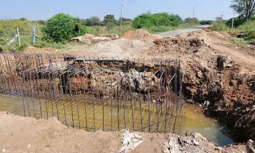 ஆமை வேகத்தில் நடைபெறும் பாலம் கட்டும் பணி