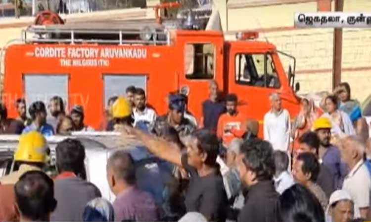 காலி சிலிண்டரை மாற்ற உதவிக்கு வந்த பக்கத்து வீட்டுக்காரர் பலி..!  நீலகிரியில் அதிர்ச்சி