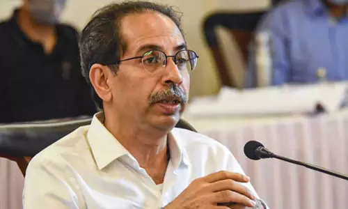 சிவசேனா கட்சி, சின்னம் விவகாரத்தில் தேர்தல் ஆணையம் மத்திய அரசின் கூலிப்படை போல செயல்பட்டுள்ளது.. சாம்னாவில் விமர்சனம் சிவசேனா கட்சி, சின்னம் விவகாரத்தில் தேர்தல் ஆணையம் மத்திய அரசின் கூலிப்படை போல செயல்பட்டுள்ளது.. சாம்னாவில் விமர்சனம்