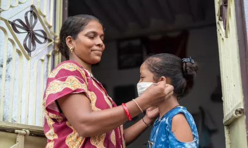 மேற்கு வங்காளம்:  வைரஸ் பாதிப்புக்கு 19 குழந்தைகள் பலி; முக கவசம் கட்டாயம் என மம்தா வலியுறுத்தல்