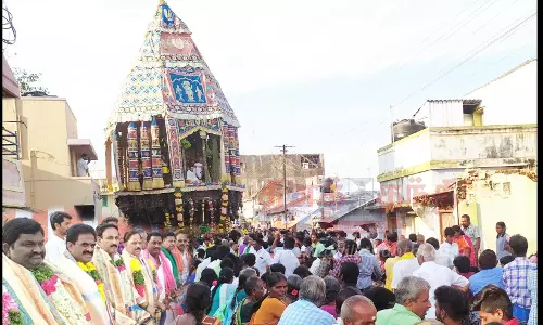 சேந்தமங்கலத்தில்பெருமாள் கோவில் தேரோட்டம்எம்.எல்.ஏ.க்கள் பொன்னுசாமி, ராமலிங்கம் தொடங்கி வைத்தனர் சேந்தமங்கலத்தில்பெருமாள் கோவில் தேரோட்டம்எம்.எல்.ஏ.க்கள் பொன்னுசாமி, ராமலிங்கம் தொடங்கி வைத்தனர்