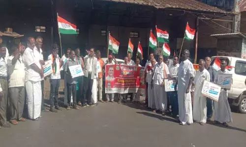 மத்திய அரசை கண்டித்து வால்பாறையில் காங்கிரஸ் கட்சியினர் ஆர்ப்பாட்டம் மத்திய அரசை கண்டித்து வால்பாறையில் காங்கிரஸ் கட்சியினர் ஆர்ப்பாட்டம்