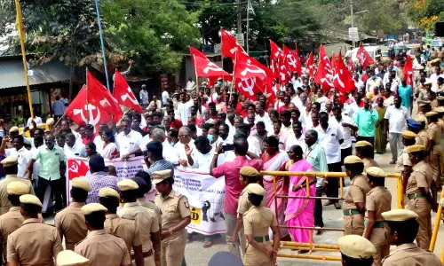கடலூரில், மார்க்சிஸ்ட் கம்யூனிஸ்டு கட்சியினர் ஆர்ப்பாட்டம்