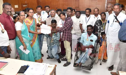 மாற்றுத்திறனாளிகளுக்கு நலத்திட்ட உதவிகள்