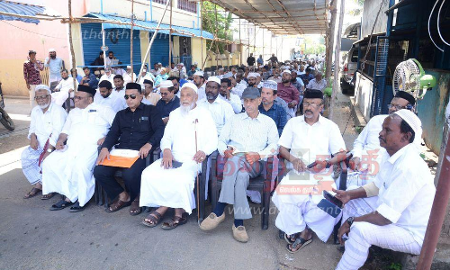 ஜமாத்தார்கள் உண்ணாவிரதம்