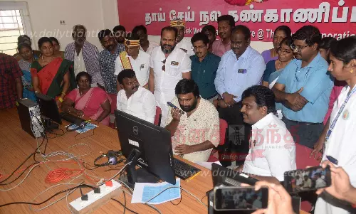 தாய்-சேய் நல கண்காணிப்பு மையத்திற்கு வந்த நடிகர் சசிகுமார்