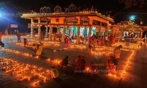 முக்கூடல் முத்துமாலை அம்மன் கோவிலில் லட்சதீபம்