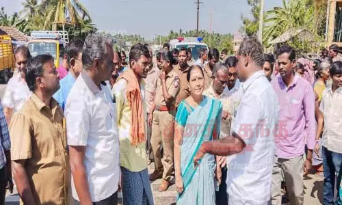 ஆனைக்கல்பாளையத்தில் வேகத்தடை அமைக்க கோரி பொதுமக்கள் சாலை மறியல் முயற்சி