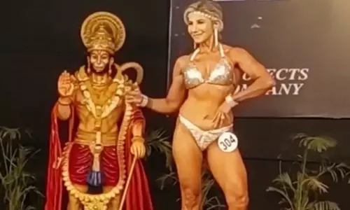 பாடி பில்ட்டிங் போட்டி: அனுமான் சிலை முன் பிகினி உடையில் பெண்கள் பா.ஜ.க மீது காங்கிரஸ் குற்றச்சாட்டு பாடி பில்ட்டிங் போட்டி: அனுமான் சிலை முன் பிகினி உடையில் பெண்கள் பா.ஜ.க மீது காங்கிரஸ் குற்றச்சாட்டு