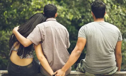 விருந்துக்கு அழைத்து... புது காதலருடன் சேர்ந்து பழைய காதலரை தன் கையாலேயே கொன்ற காதலி