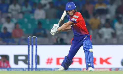 பெண்கள் பிரிமீயர் லீக்: மெக் லானிங் அதிரடி...டெல்லி கேப்பிடல்ஸ் 211 ரன் குவிப்பு...!