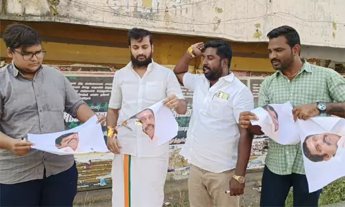 அதிமுக இடைக்கால பொதுச்செயலாளர் எடப்பாடி பழனிசாமி உருவப்படத்தை தீ வைத்து எரித்த பாஜகவினர்...!