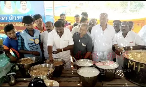 டாக்டர் சிவந்தி ஆதித்தனார் நற்பணி மன்றம் சார்பில் அன்னதானம்