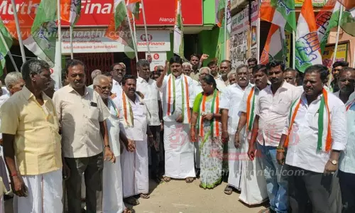 காங்கிரஸ் கட்சியினர் ஆர்ப்பாட்டம்