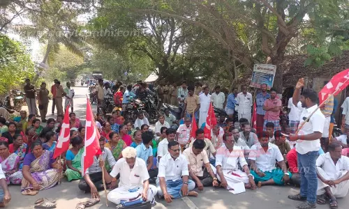 மார்க்சிஸ்ட் கம்யூனிஸ்டு கட்சியினர் சாலை மறியல்