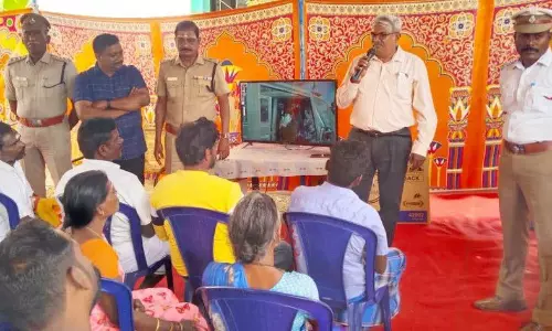 சாலை பாதுகாப்பு விழிப்புணர்வு நிகழ்ச்சி சாலை பாதுகாப்பு விழிப்புணர்வு நிகழ்ச்சி
