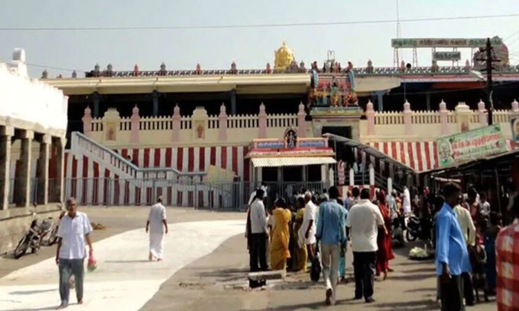 திருத்தணி முருகன் கோவிலில் நடைபாதையை கடைக்காரர்கள் ஆக்கிரமிப்பு - துணை ஆணையர் நடிவடிக்கை