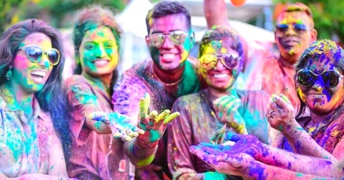 சிவமொக்காவில் ஹோலி பண்டிகை கோலாகலம்