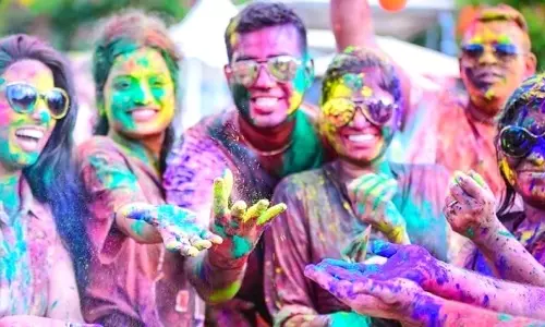 சிவமொக்காவில் ஹோலி பண்டிகை கோலாகலம்