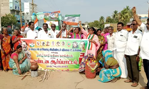 காங்கிரசார் ஆர்ப்பாட்டம்