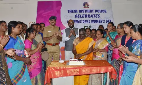 பெண்களுக்கு அதிக வாய்ப்புகளை கொடுக்க வேண்டும்