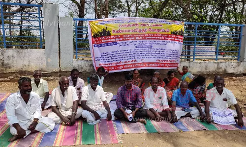 அரியலூர் பஸ் நிலையம் எதிரே சிறு-குறு விவசாயிகள் உண்ணாவிரத போராட்டம் அரியலூர் பஸ் நிலையம் எதிரே சிறு-குறு விவசாயிகள் உண்ணாவிரத போராட்டம்