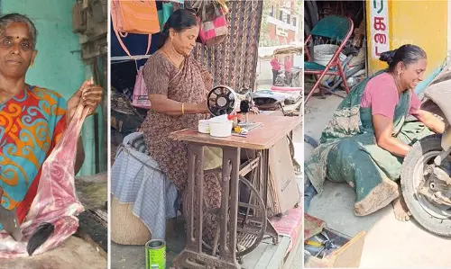 ஈரோட்டில் மகளிர் தினம் கொண்டாட்டம்சீருடை அணிந்து அலுவலகம் வந்த பெண் ஊழியர்கள் ஈரோட்டில் மகளிர் தினம் கொண்டாட்டம்சீருடை அணிந்து அலுவலகம் வந்த பெண் ஊழியர்கள்